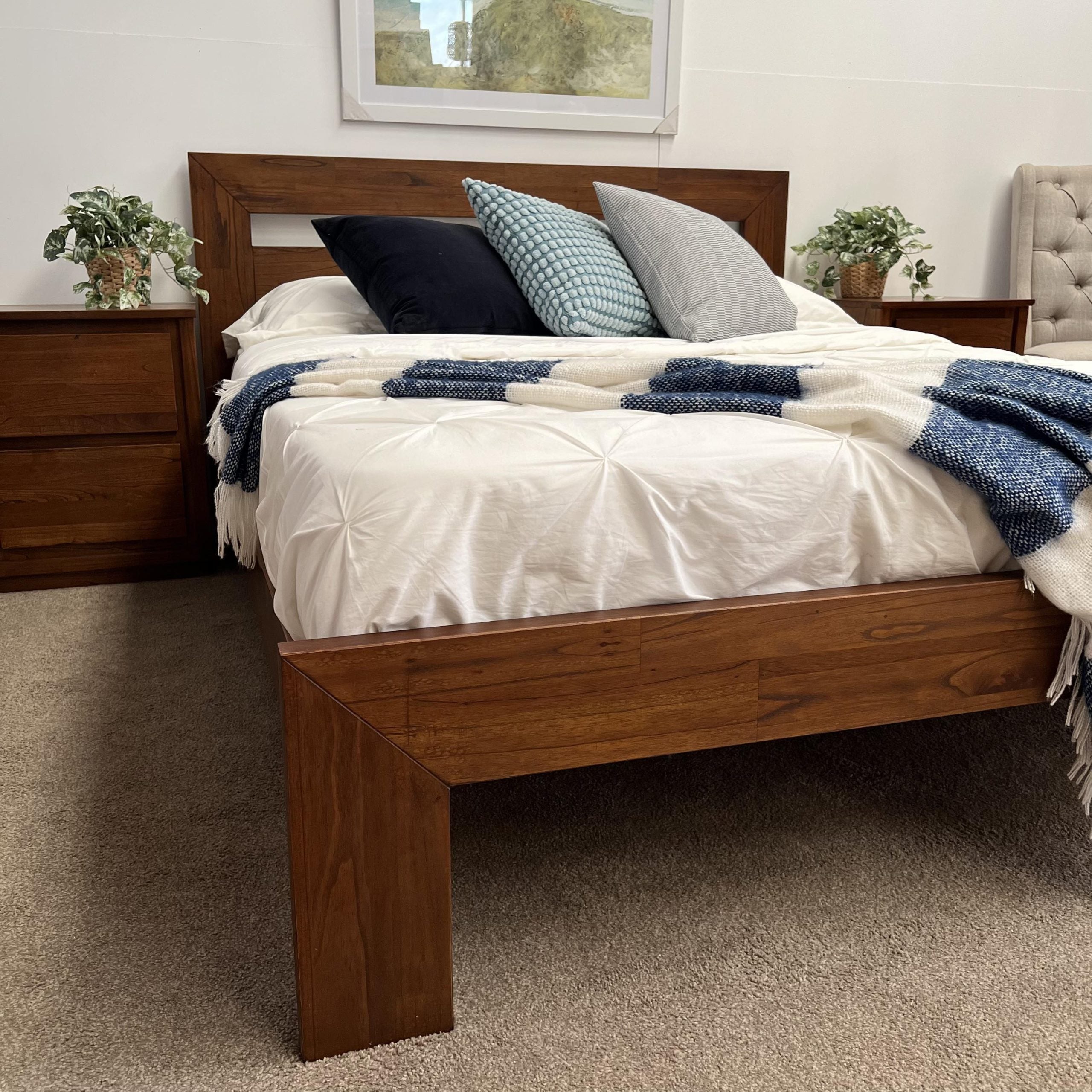 Tri-Rail Bed - Dark Oak